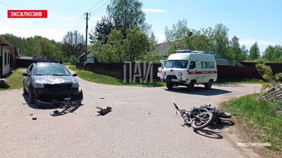 Водитель и пассажир мопеда пострадали в результате ДТП в Красногородске Водитель и пассажир мопеда пострадали в результате ДТП в Красногородске