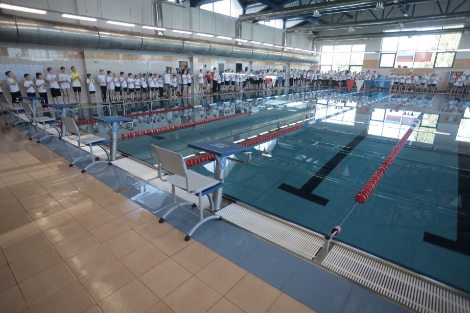 Красиво плывут!