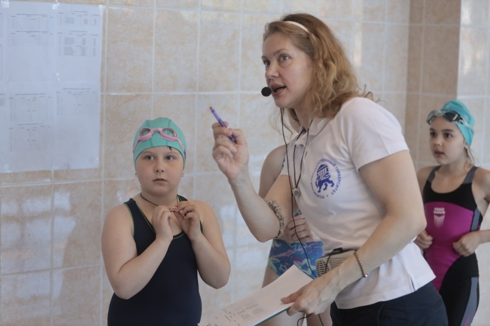 Красиво плывут!