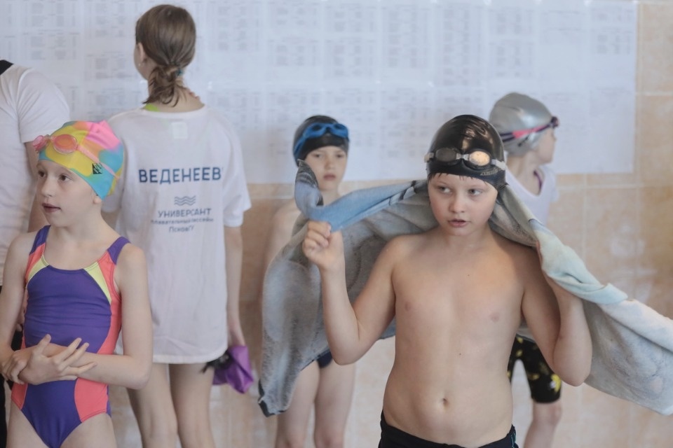 Красиво плывут!