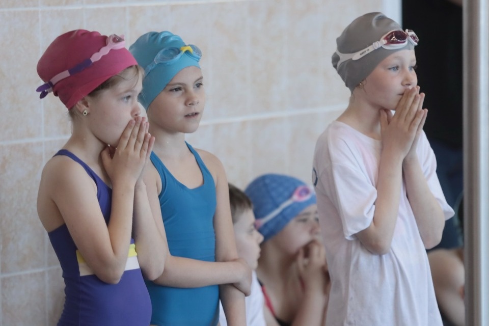 Красиво плывут!