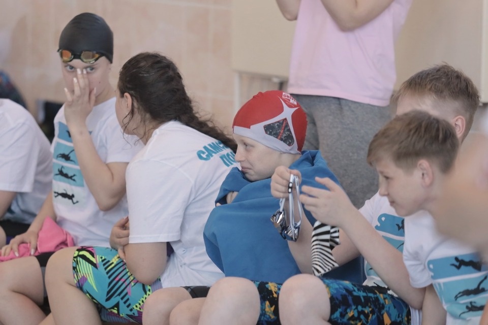 Красиво плывут!