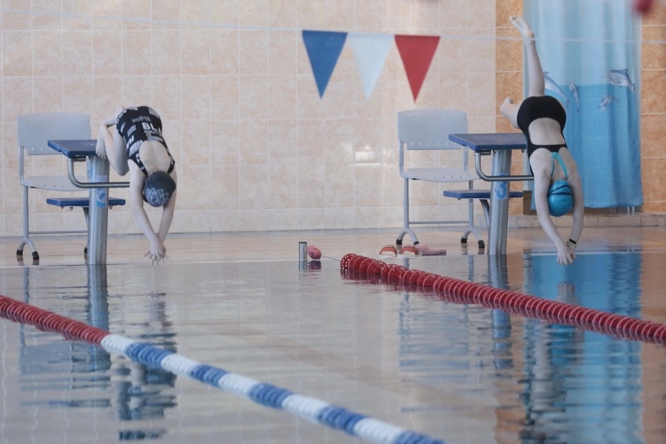 Красиво плывут!