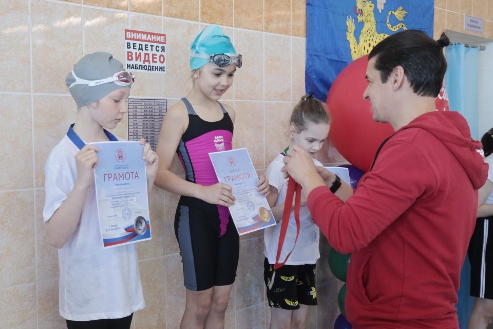 Красиво плывут!