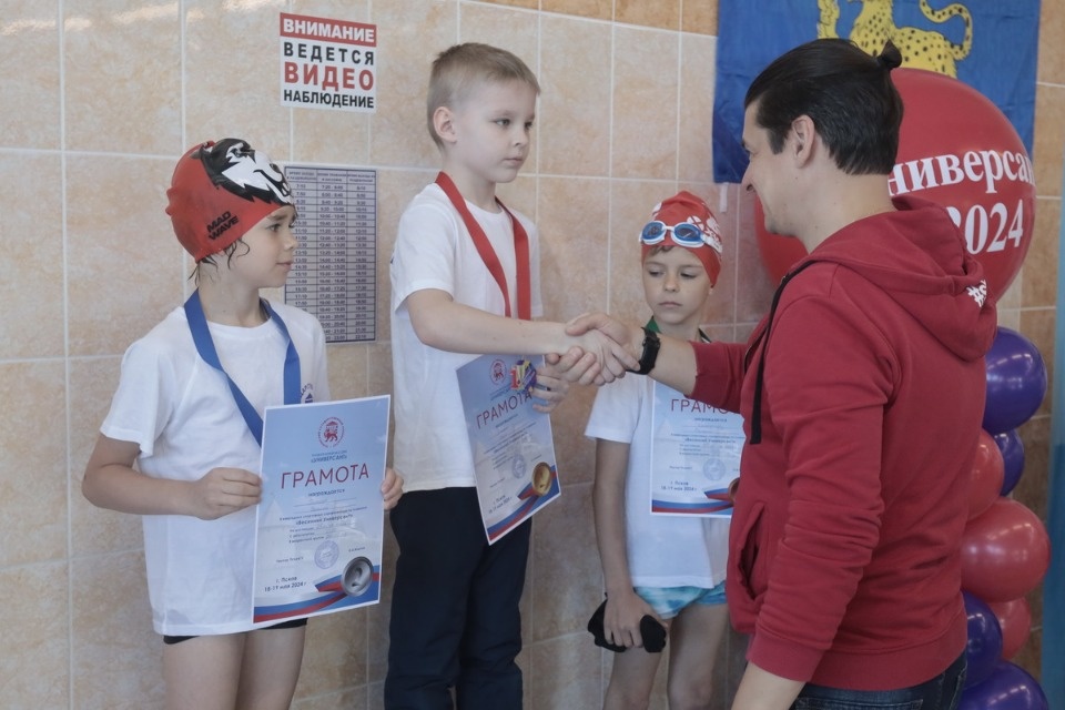 Красиво плывут!