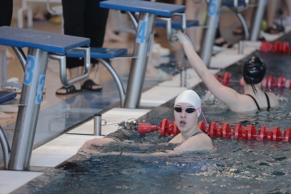 Красиво плывут!