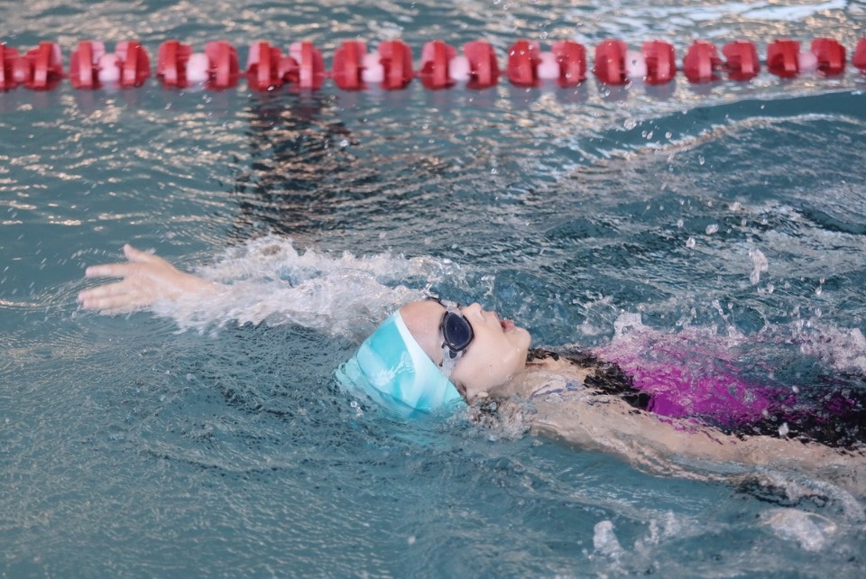 Красиво плывут!