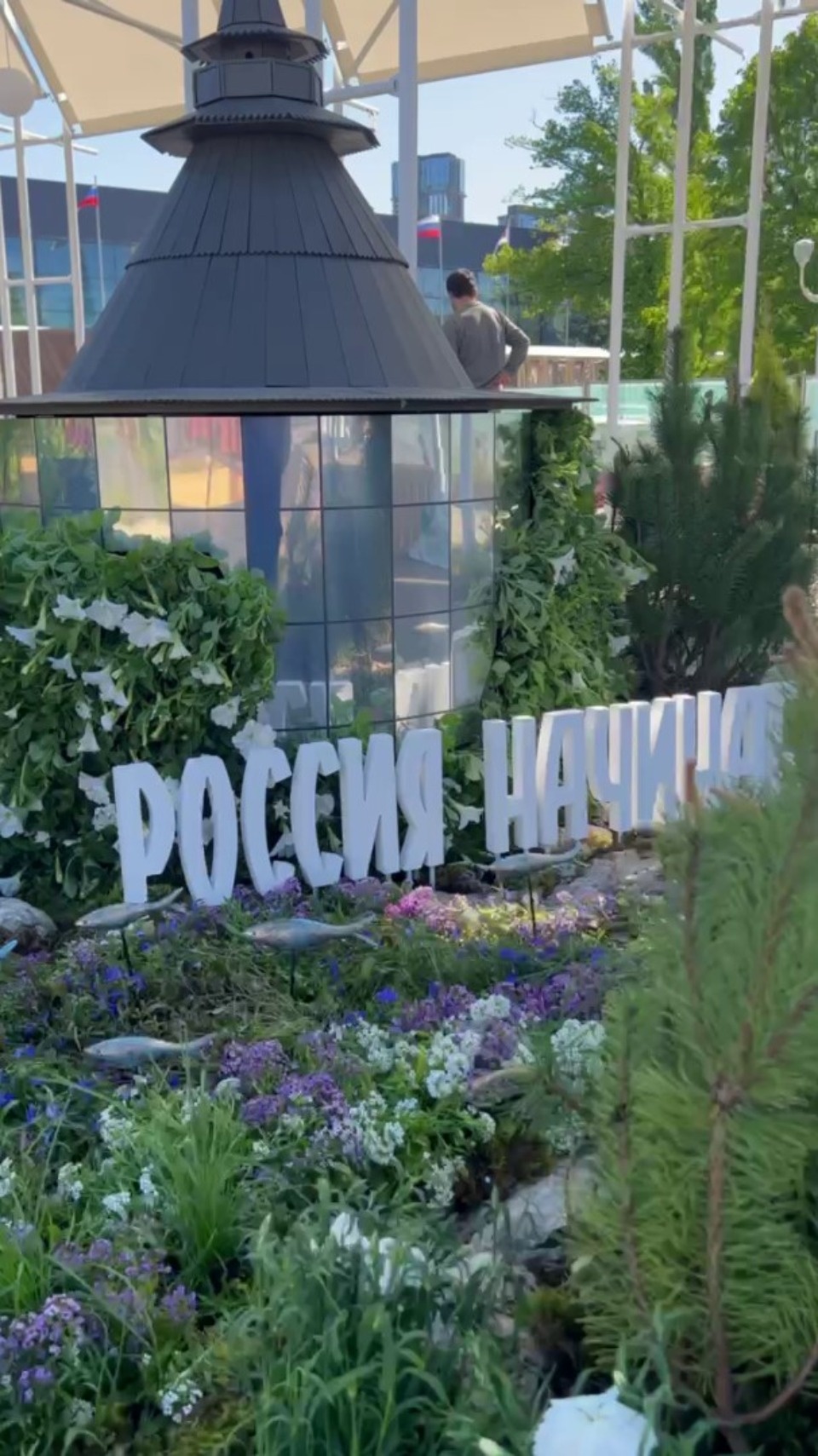 Экспозицию Псковской области монтируют на летней площадке на выставке «Россия» в Москве