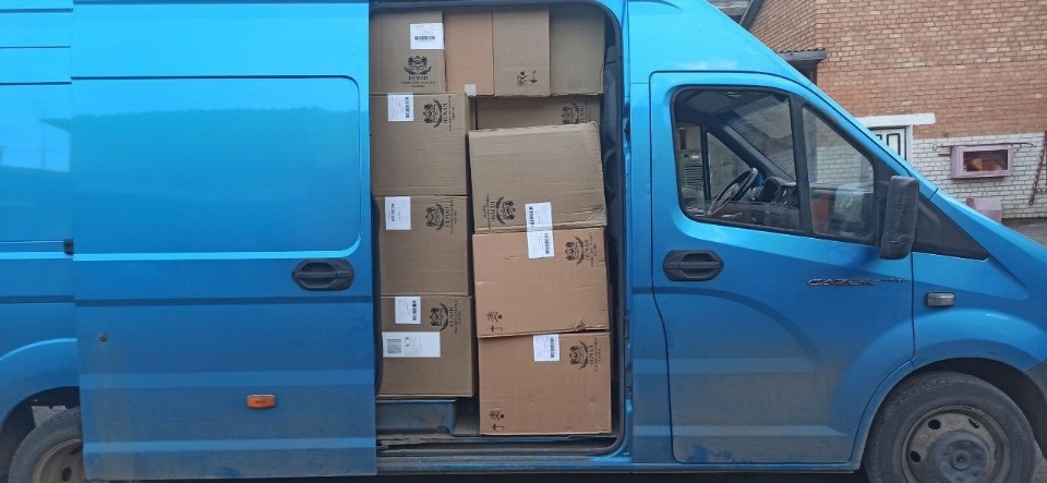 Свыше четырех тонн контрафактных сигарет обнаружили псковские таможенники в микроавтобусе Свыше четырех тонн контрафактных сигарет обнаружили псковские таможенники в микроавтобусе