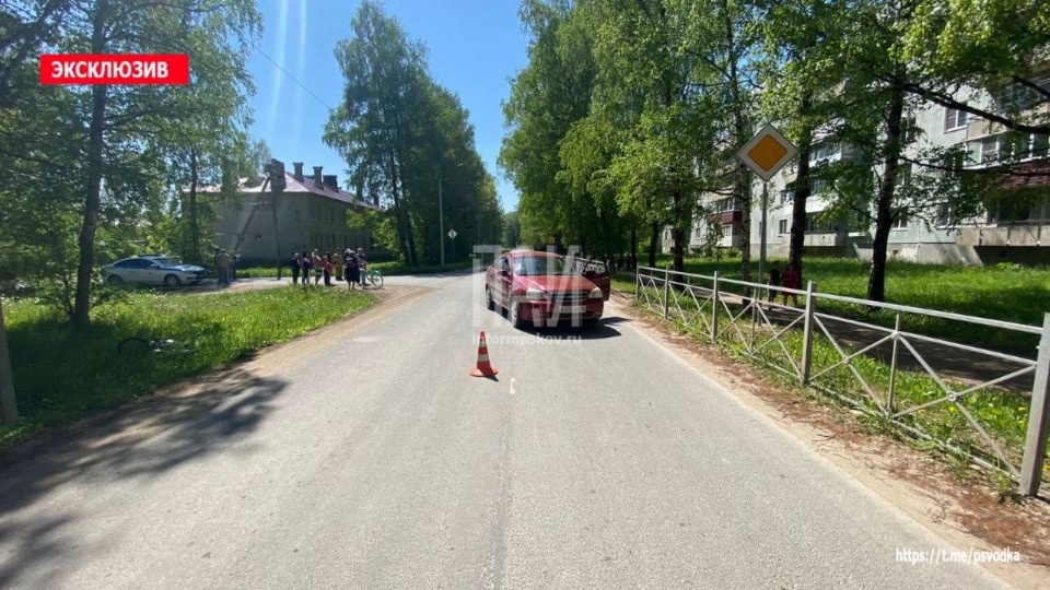 Иномарка сбила ребенка на велосипеде в Печорском районе Иномарка сбила ребенка на велосипеде в Печорском районе