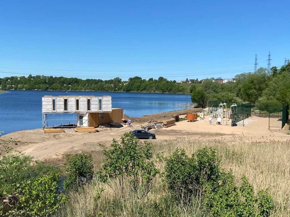Новый городской пляж на реке Великой обустраивают в Пскове