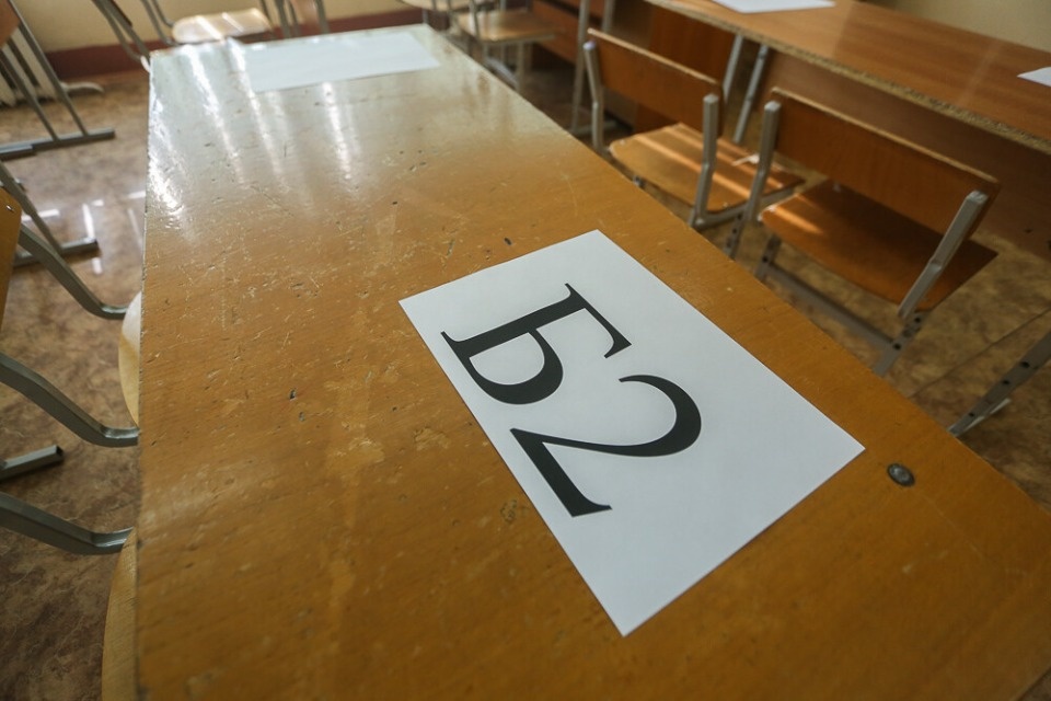 Свыше 560 псковских выпускников сдали ЕГЭ по литературе, географии и химии