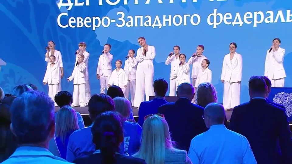 Псковский ансамбль «Талантика» исполнил гимн Года семьи в Москве