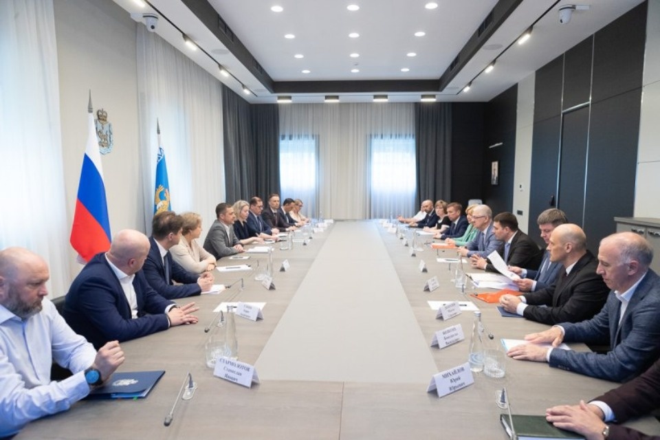 Реализацию цифровых проектов обсудили псковский губернатор и зампред банка «Россия»