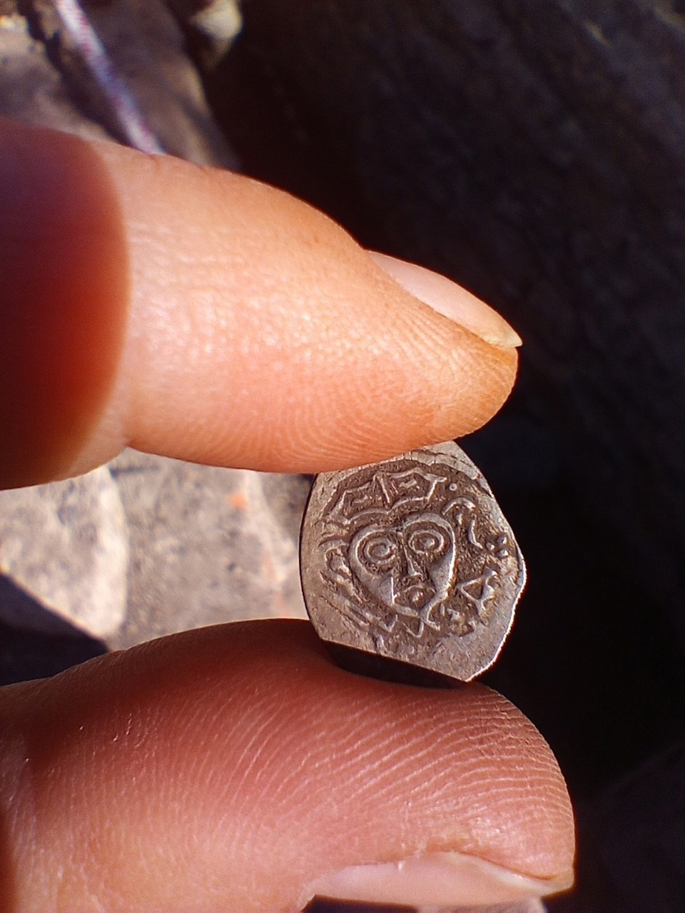 В Пскове нашли клад серебряных монет В Пскове нашли клад серебряных монет