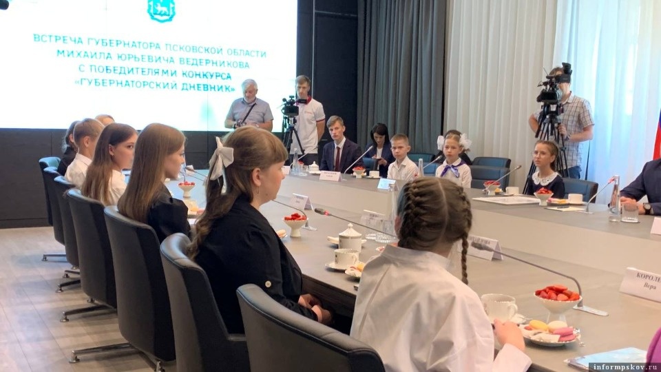 Стартовала встреча победителей «Губернаторского дневника» с Михаилом Ведерниковым 