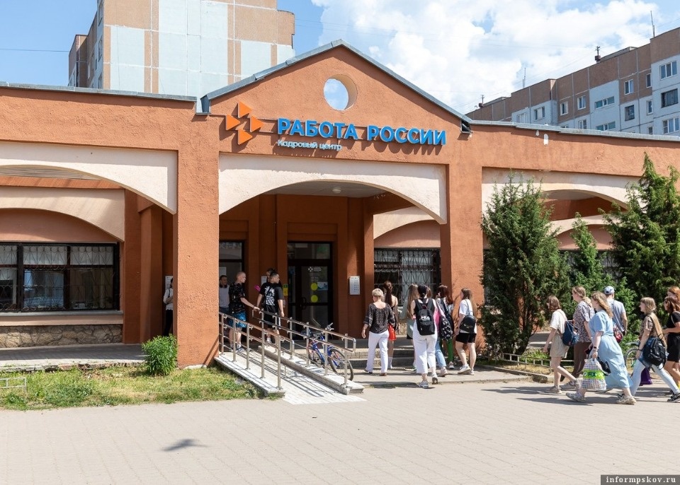 На ярмарке вакансий школьники и студенты узнали о трудоустройстве на заводе «Титан-Полимер»