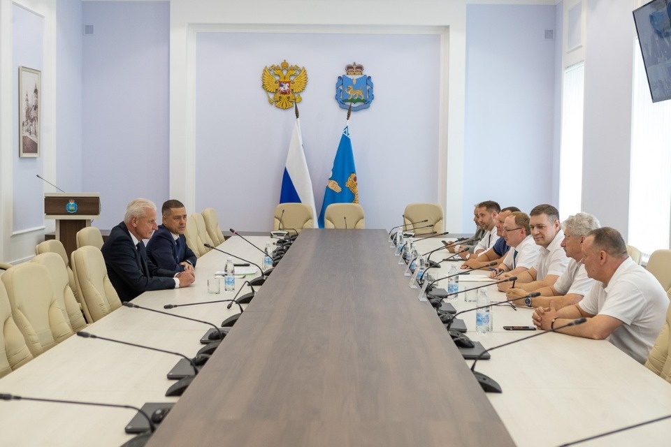 Михаил Ведерников встретился с депутатскими фракциями Псковского областного Собрания