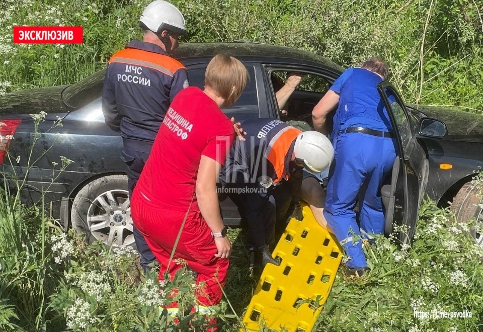 Водителя иномарки госпитализировали после ДТП в Палкинском районе Водителя иномарки госпитализировали после ДТП в Палкинском районе