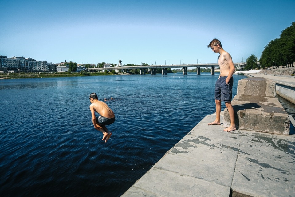 Названы самые опасные для ныряния места на реке Великой в Пскове