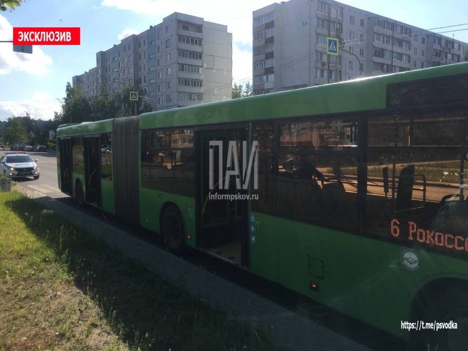 Женщине потребовалась госпитализация после резкого торможения автобуса в Пскове Женщине потребовалась госпитализация после резкого торможения автобуса в Пскове