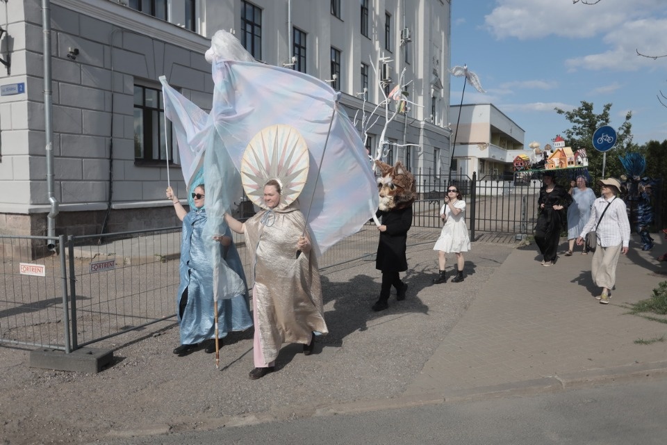 В ногу с Пушкиным В ногу с Пушкиным
