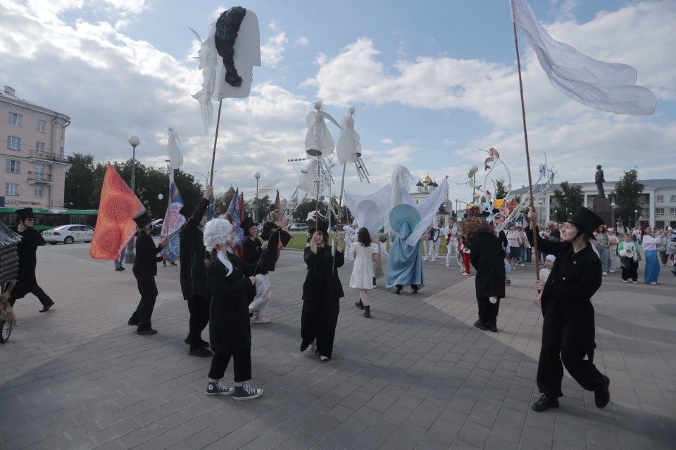 В ногу с Пушкиным В ногу с Пушкиным