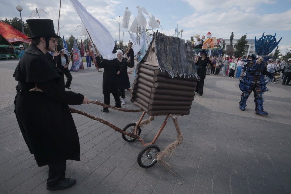 В ногу с Пушкиным В ногу с Пушкиным