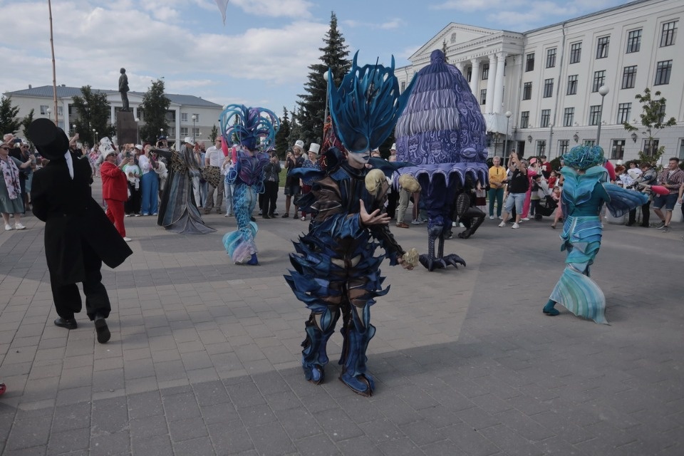 В ногу с Пушкиным В ногу с Пушкиным