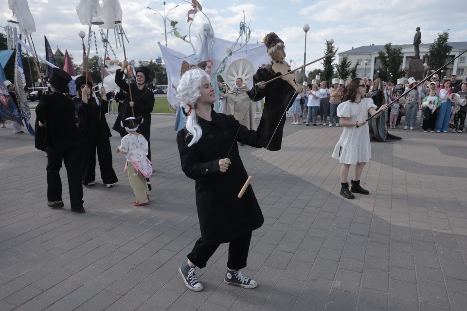 В ногу с Пушкиным В ногу с Пушкиным