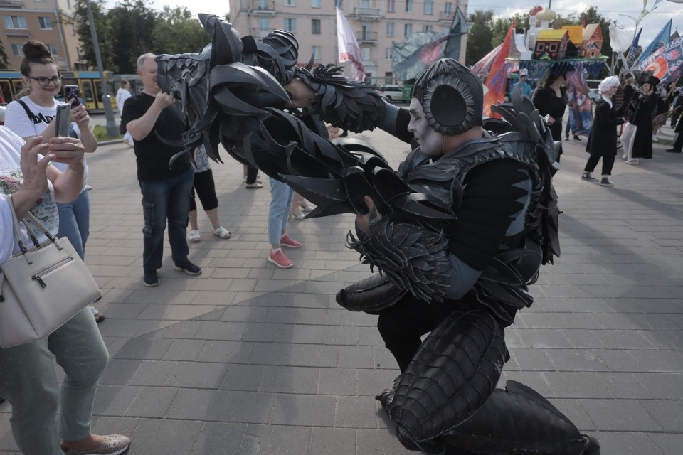 В ногу с Пушкиным В ногу с Пушкиным