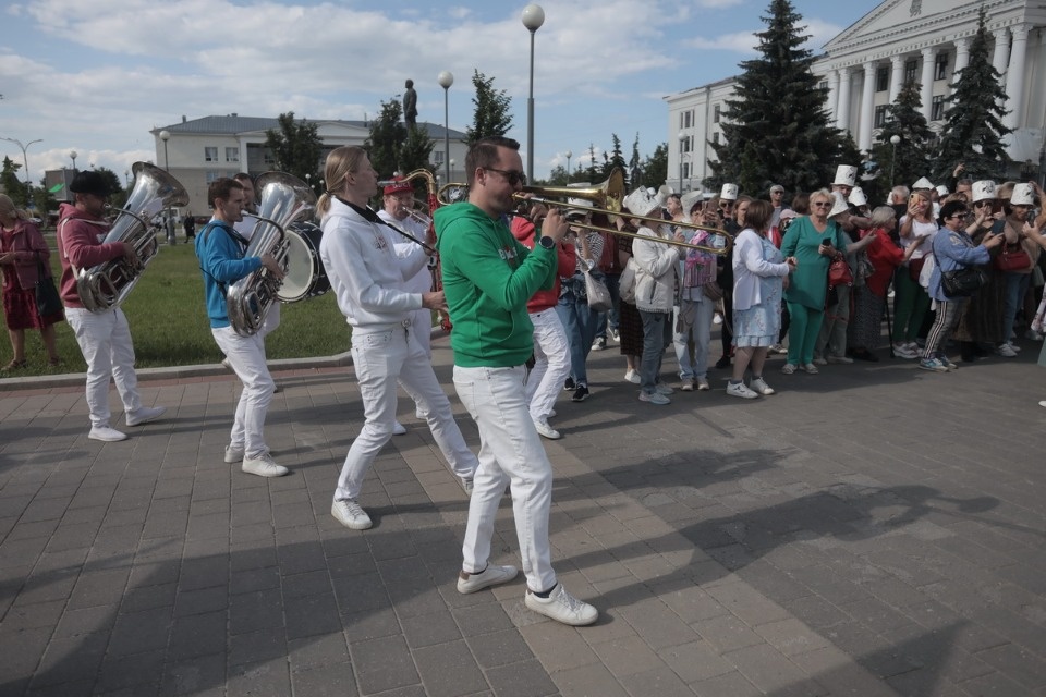 В ногу с Пушкиным В ногу с Пушкиным