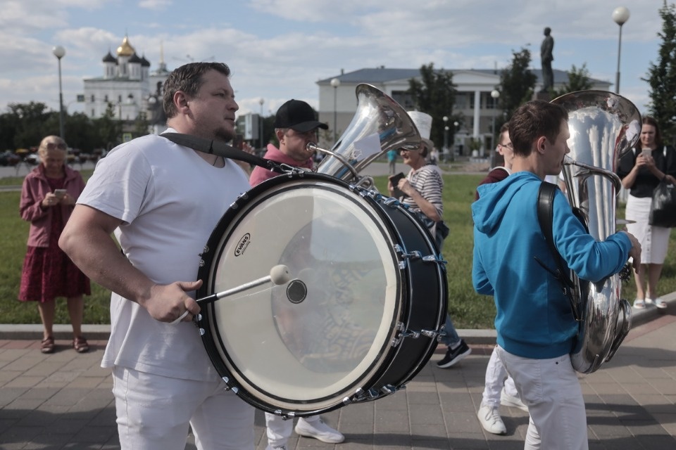 В ногу с Пушкиным В ногу с Пушкиным
