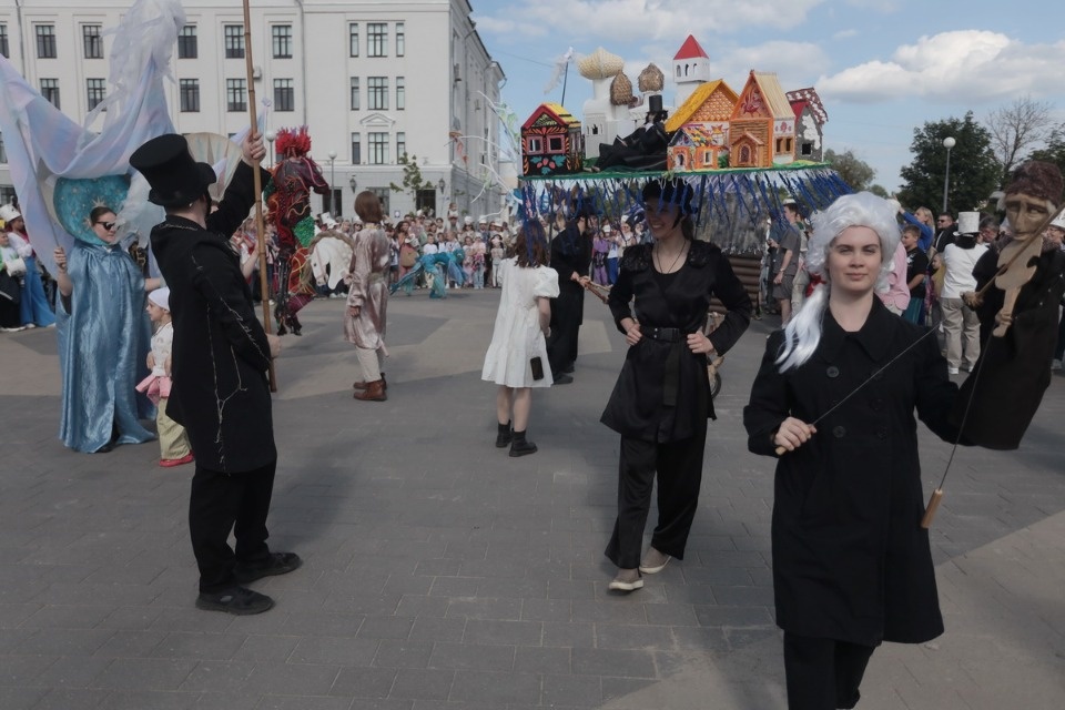 В ногу с Пушкиным В ногу с Пушкиным