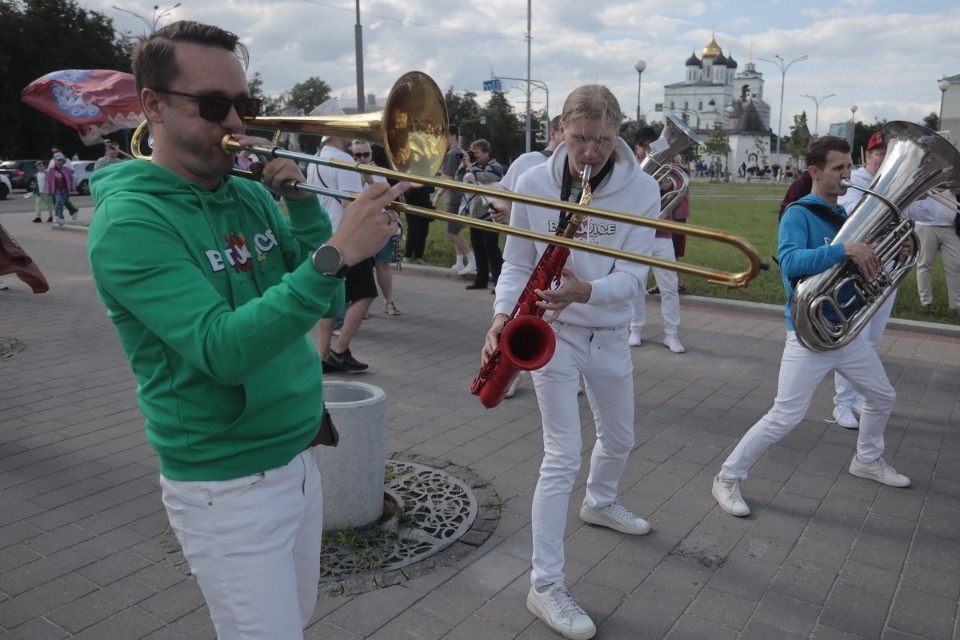 В ногу с Пушкиным В ногу с Пушкиным
