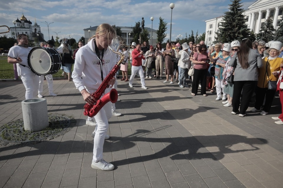 В ногу с Пушкиным В ногу с Пушкиным