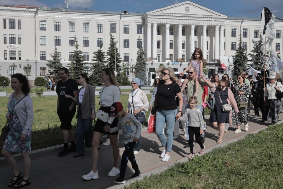 В ногу с Пушкиным В ногу с Пушкиным