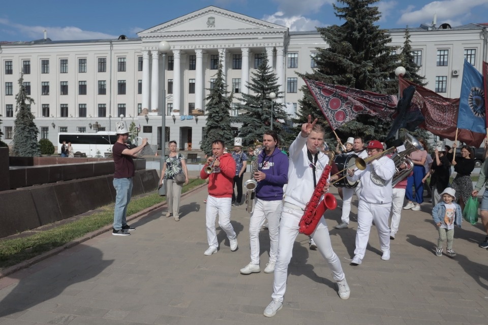 В ногу с Пушкиным В ногу с Пушкиным