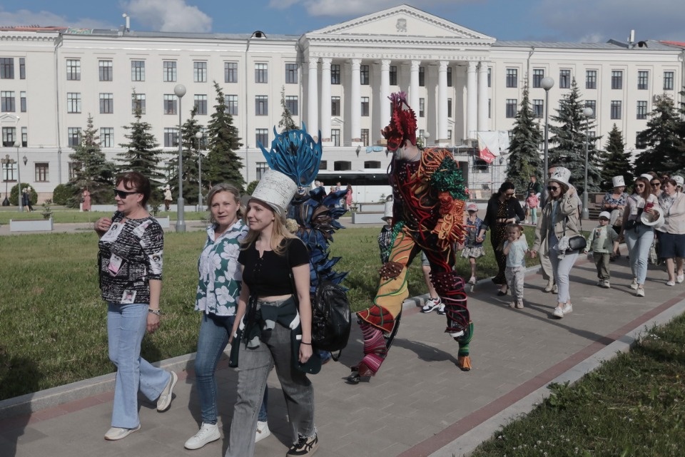 В ногу с Пушкиным В ногу с Пушкиным