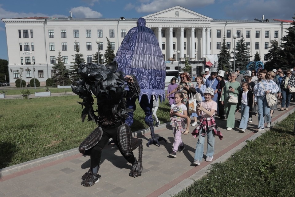 В ногу с Пушкиным В ногу с Пушкиным