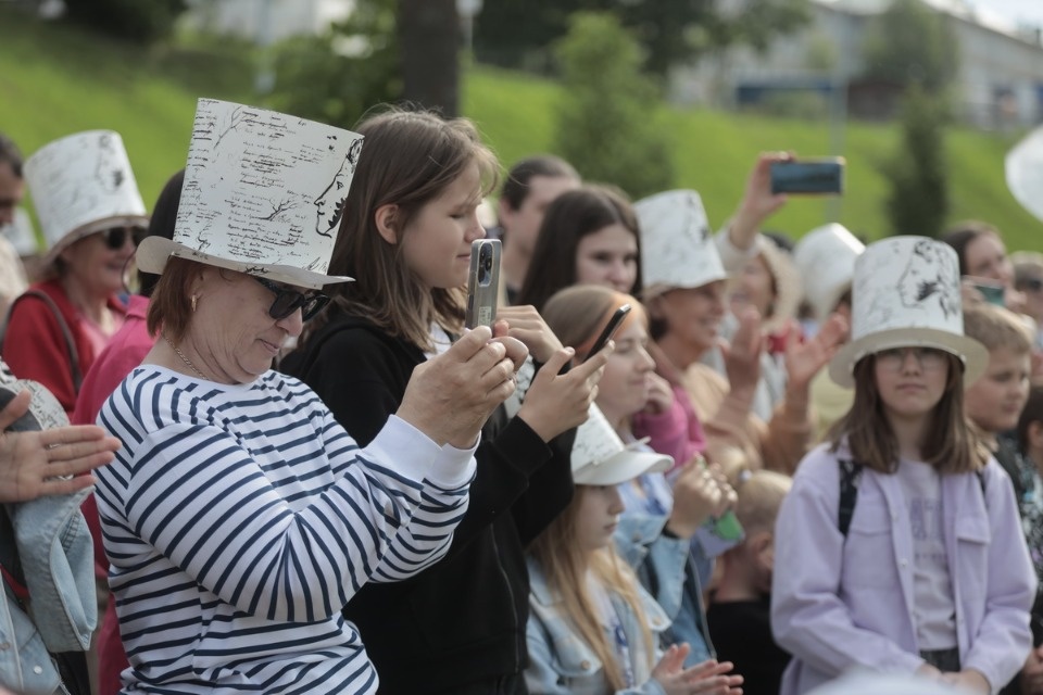 В ногу с Пушкиным В ногу с Пушкиным
