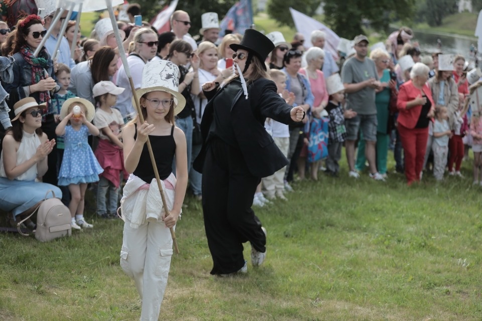 В ногу с Пушкиным В ногу с Пушкиным