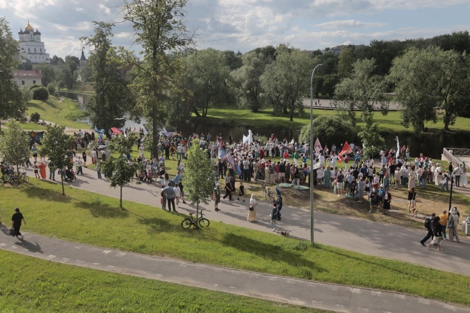 В ногу с Пушкиным В ногу с Пушкиным