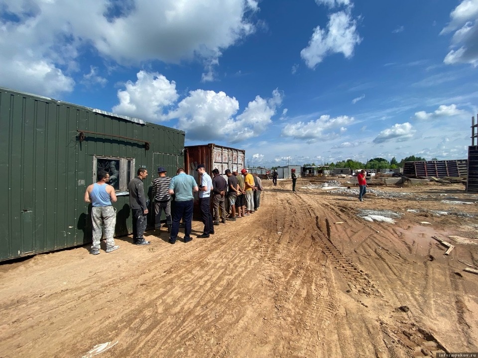 Псковская полиция выявила нелегально работающих иностранцев