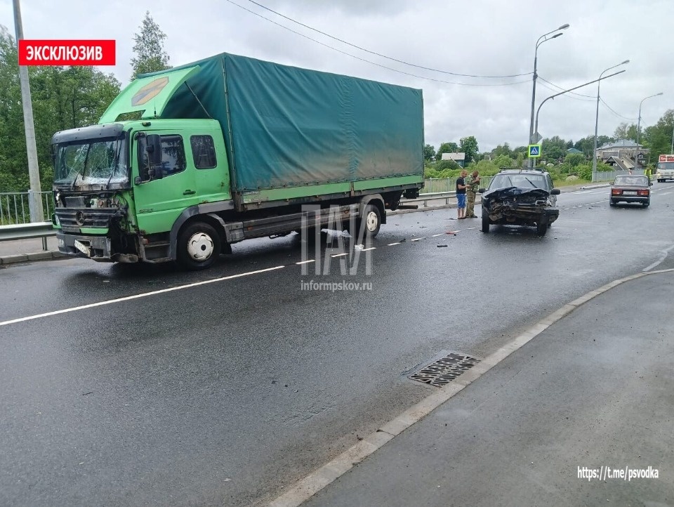 Дети пострадали в результате тройного ДТП в Пустошке Дети пострадали в результате тройного ДТП в Пустошке