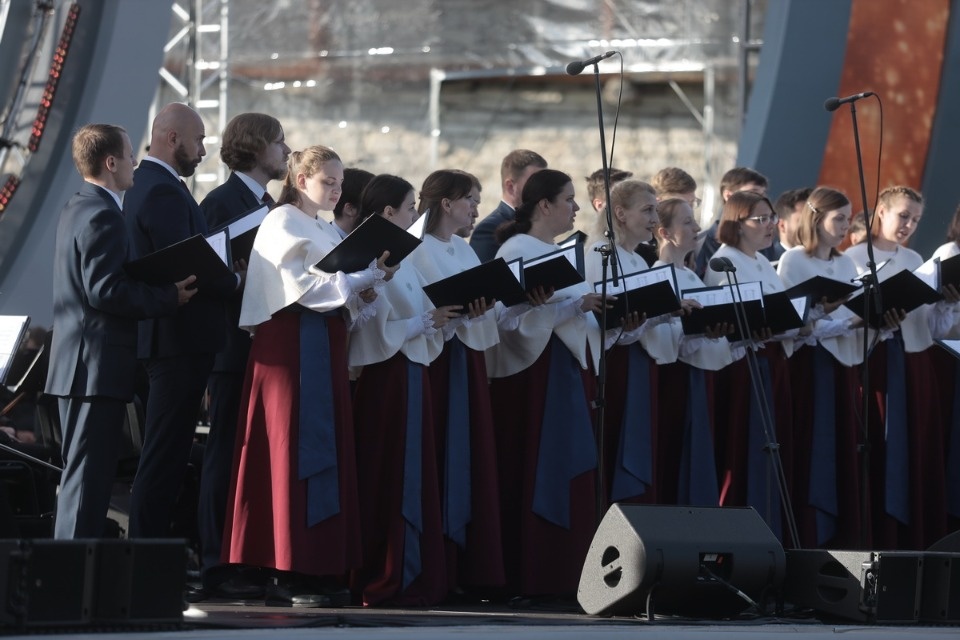 Лучше хором