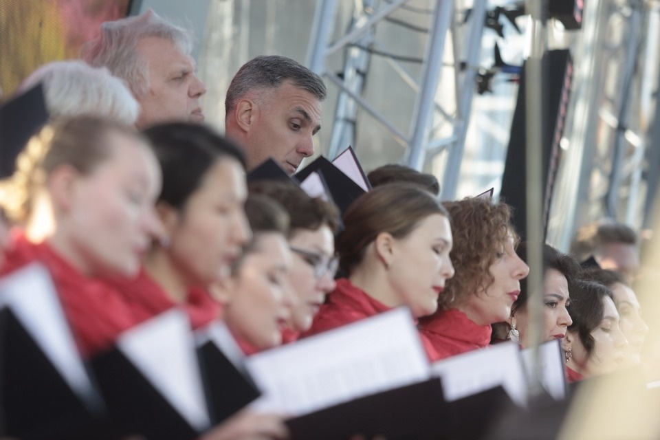 Лучше хором