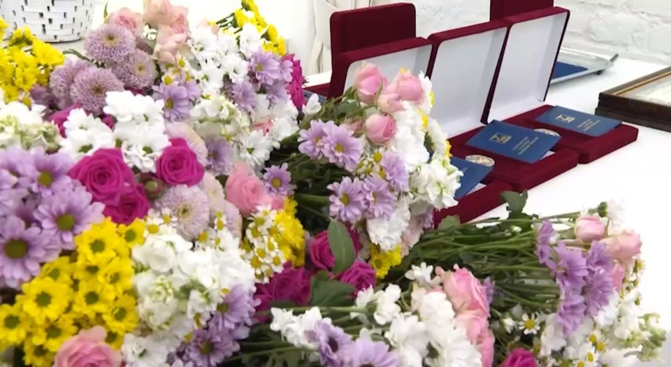 Псковский губернатор удостоил лучших медработников региональных наград