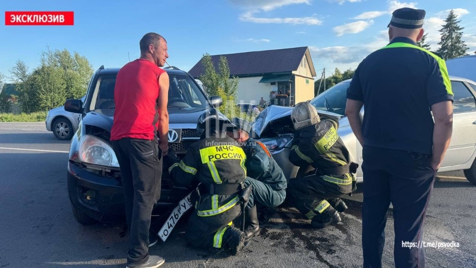 Женщина с ребенком пострадали в ДТП в Псковском районе Женщина с ребенком пострадали в ДТП в Псковском районе