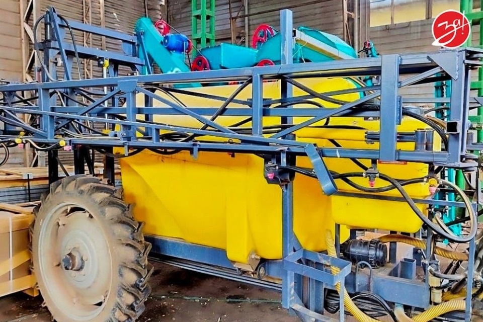 Сотрудники псковского УФСИН передали в Запорожскую область сельхозтехнику